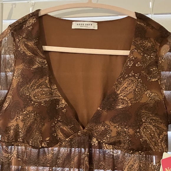 Chic Brown Paisley V-Neck Blouse - Picture 8 of 11